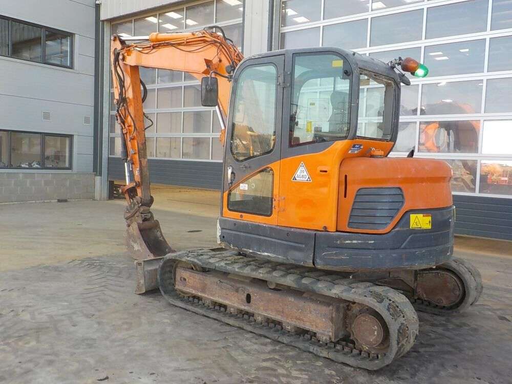 DOOSAN DX80R mini excavator - Photo 2