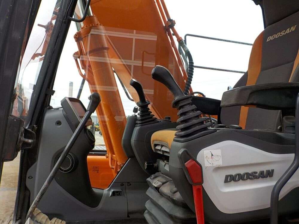DOOSAN DX140LC mini excavator - Photo 25