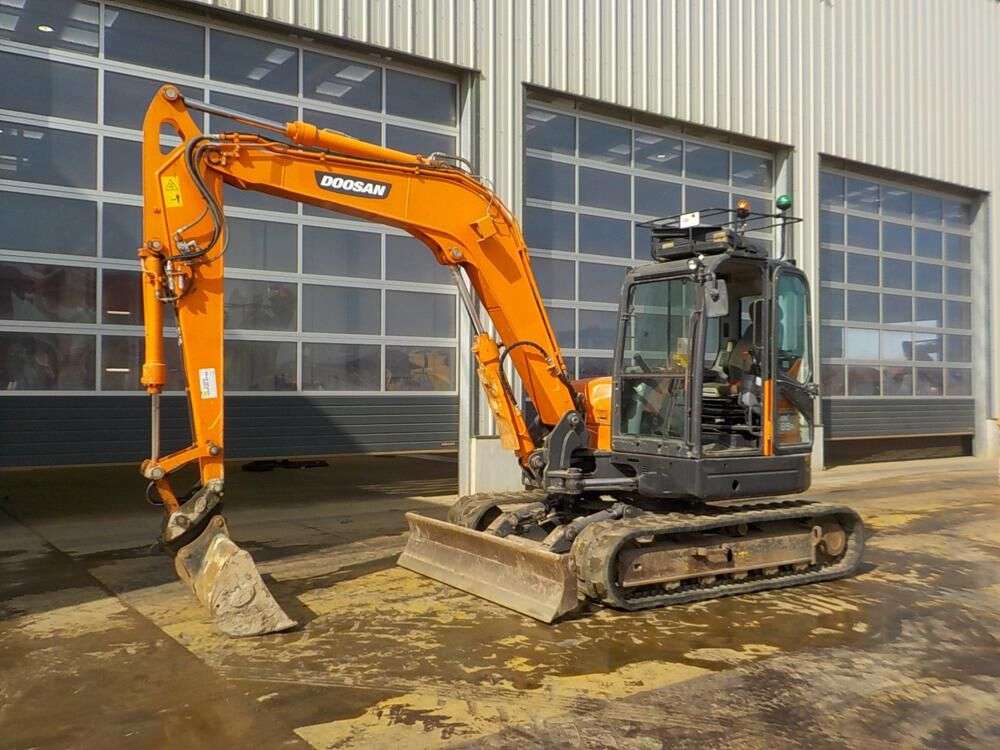 DOOSAN DX85R-3 mini excavator