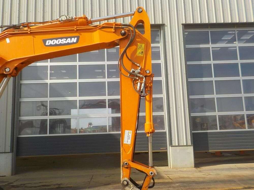 DOOSAN DX85R-3 mini excavator - Photo 12