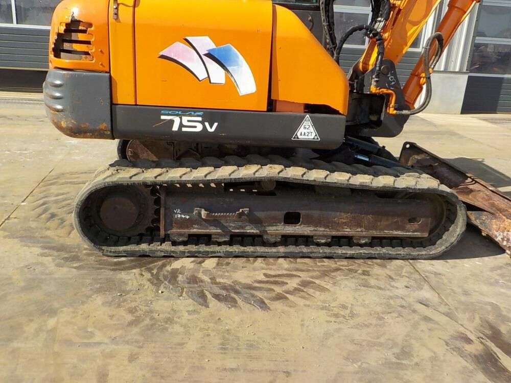 DOOSAN 75V mini excavator - Photo 17
