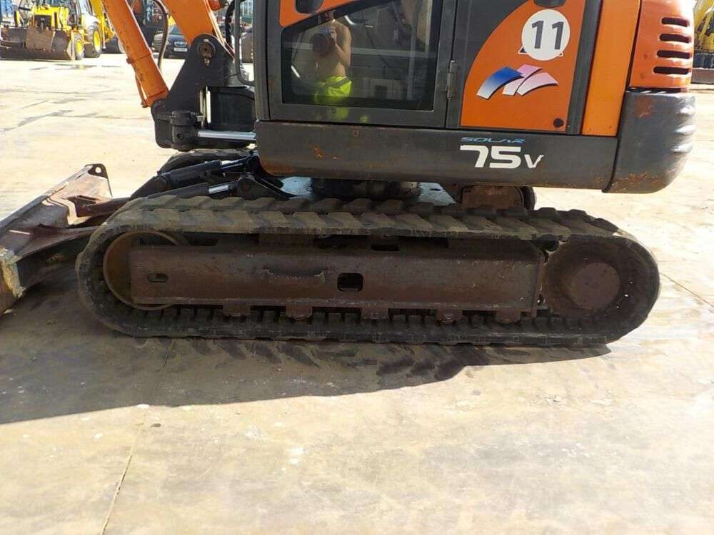 DOOSAN 75V mini excavator - Photo 21