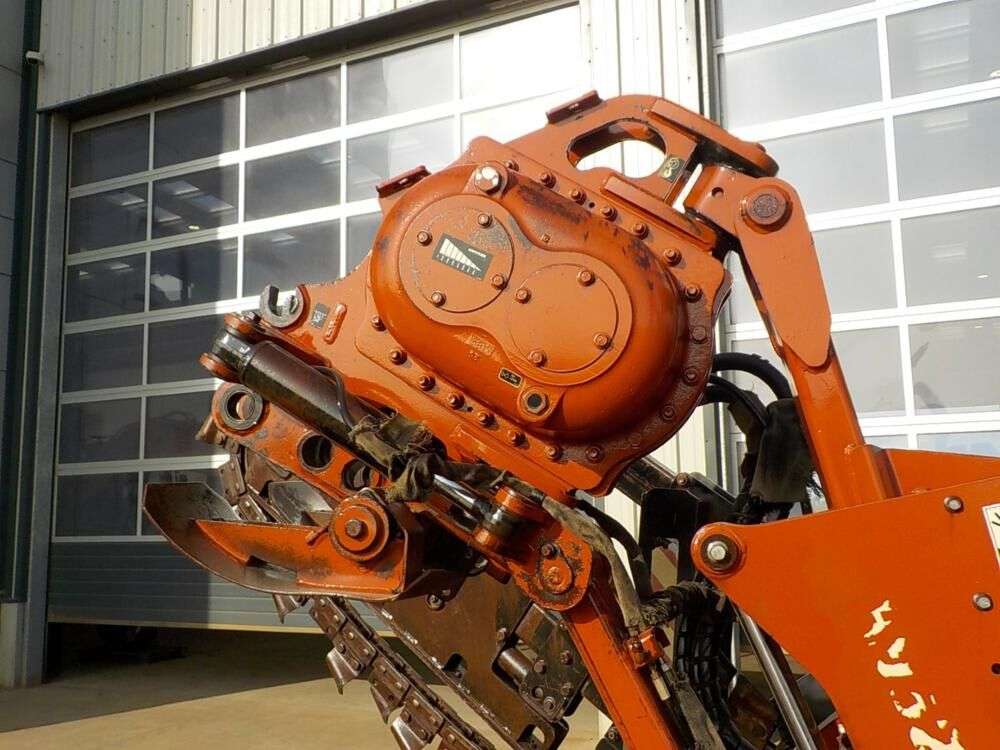 DITCH-WITCH RT90 trencher - Photo 19