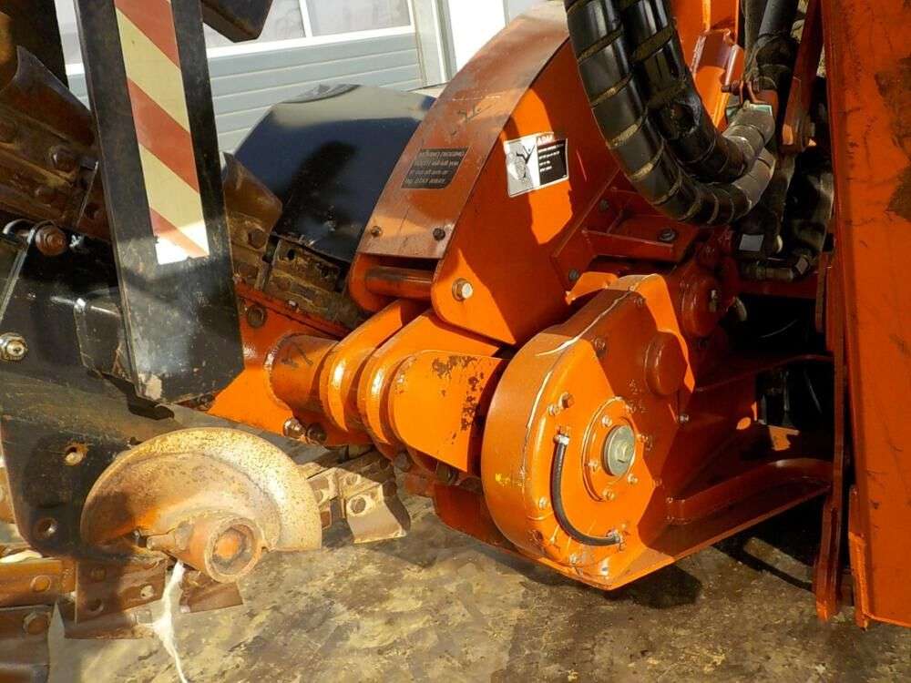 DITCH-WITCH RT90 trencher - Photo 20