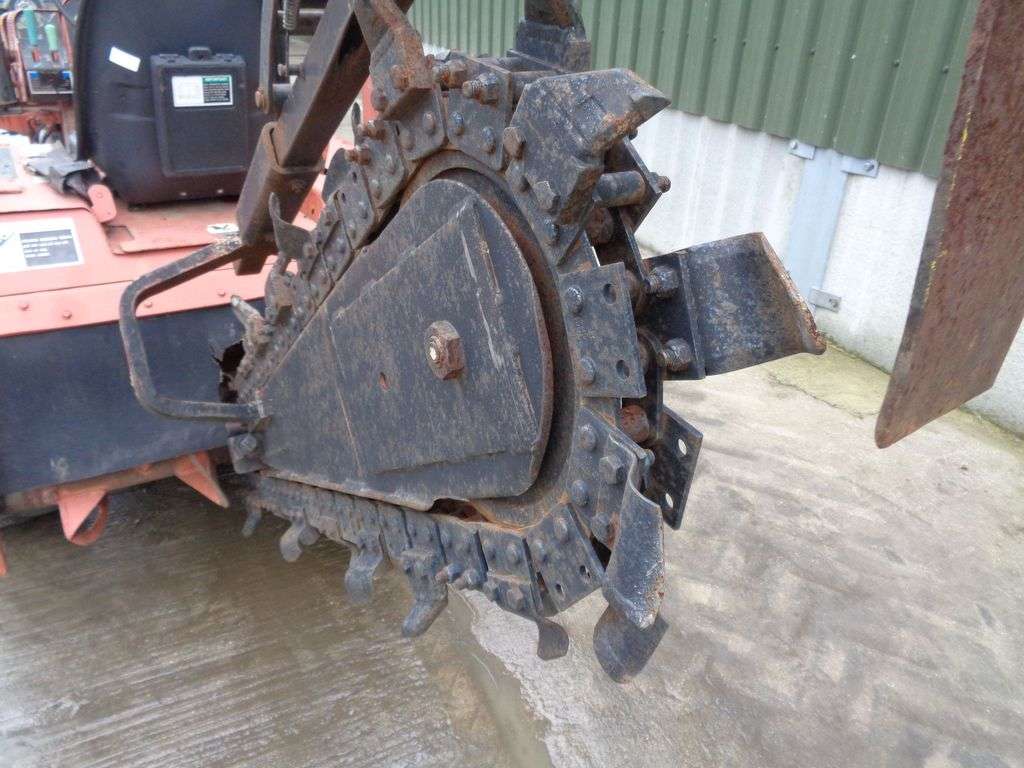 DITCH-WITCH 2310 Diesel Trencher trencher - Photo 6